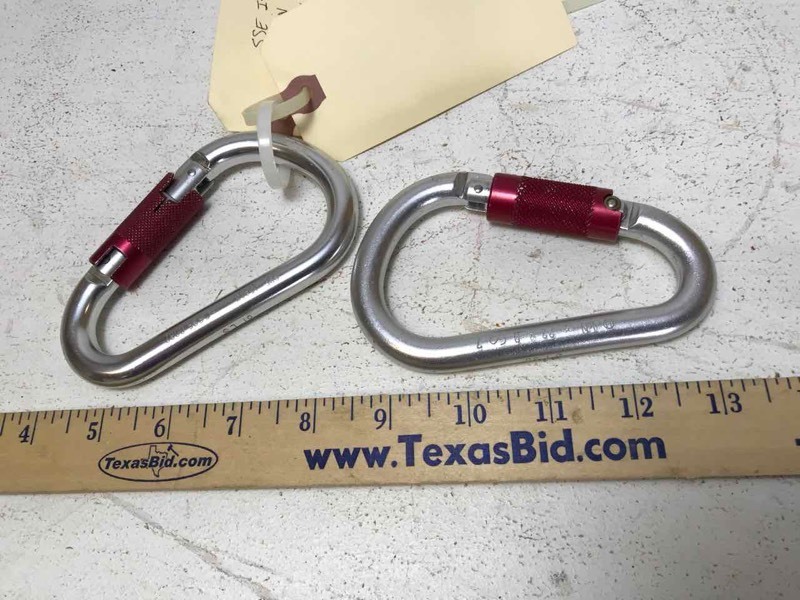 lot 895 image: SSE Italy 22kn Locking Carabiners (2)