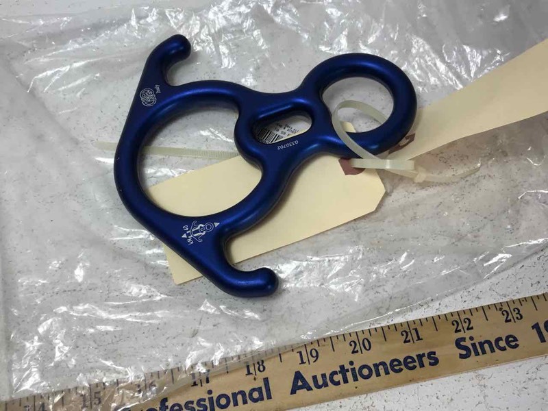 lot 914 image: Kong Rescue 8 wEars descender