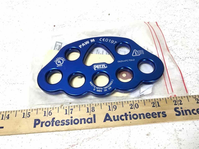 lot 915 image: Petzl Bear Paw, GMBS, 36kn