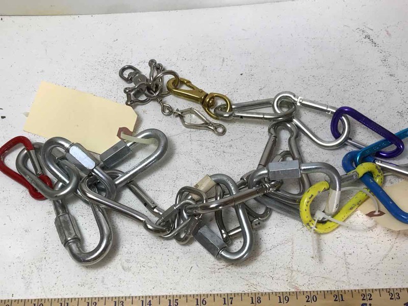 lot 918 image: Delta Screw Links, assorted