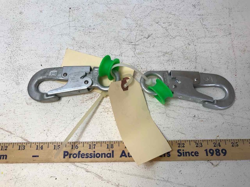 lot 925 image: 5M Auto Locking Hooks (2)