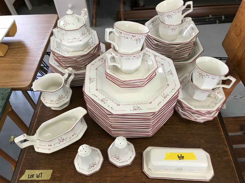 lot 66 image: Johnson Brothers Dish Set (apprx. 62 pieces)