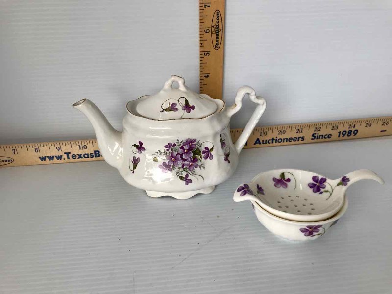 lot 98 image: Allyn Nelson Fine Bone China Tea Strainer, Arthur Wood & Son Staffordshire Tea Pot