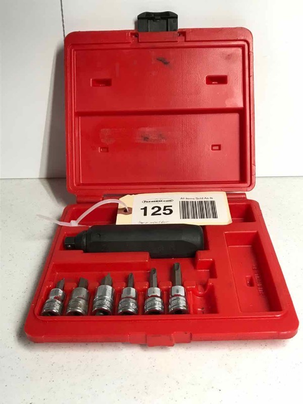 lot 125 image: Snap-On Impact Driver Set PIT 120 (missing 1 bit)