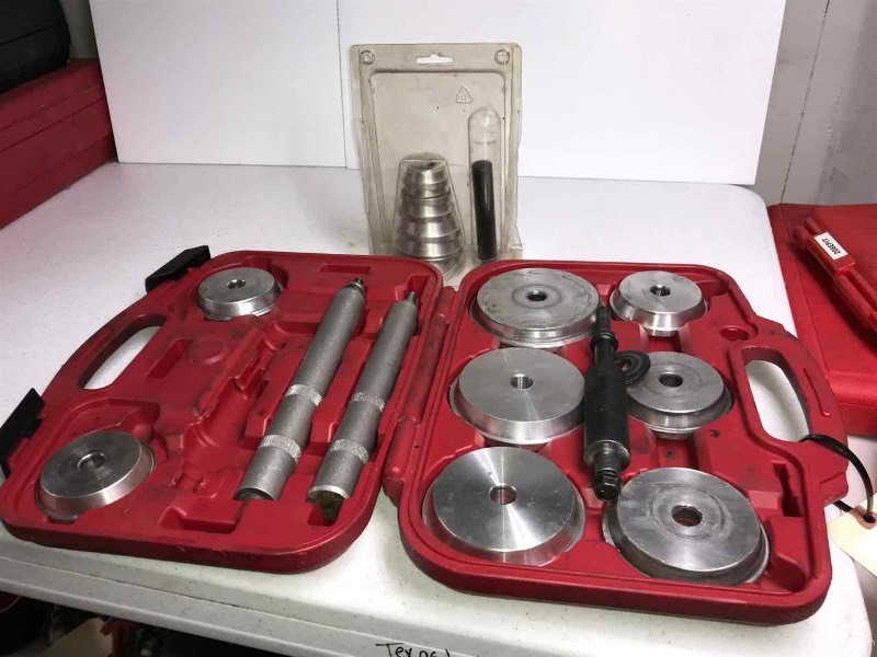 lot 128 image: Seal Install Kit