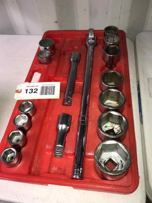 lot 132 image: Powerbuilt Socket Set CR-V 34 Inch Drive