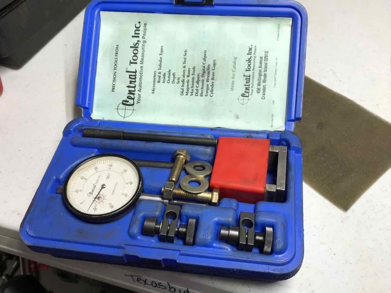 lot 140 image: Central Tools Inc.  Dial Indicator Set 6410 1 inch