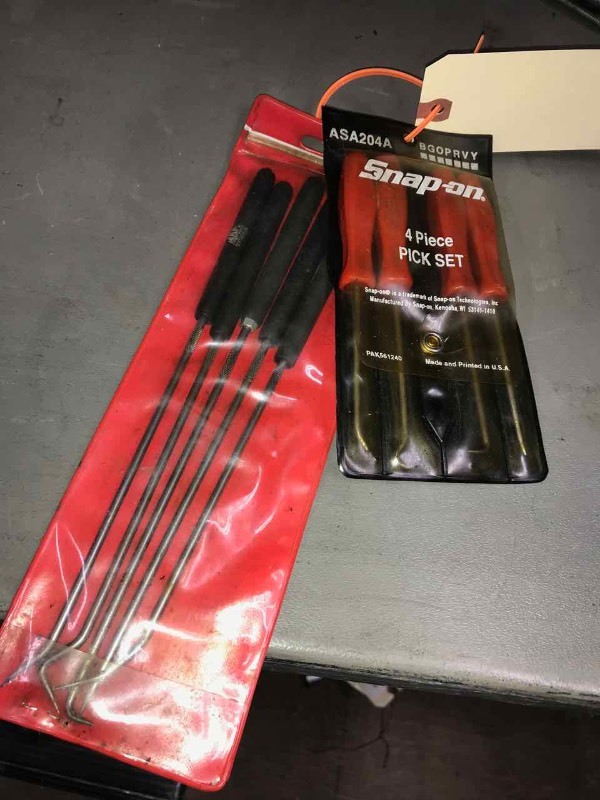 lot 155 image: Snap-On 4 Pc. Pick Set & MAC Tools Hook & Pick Set