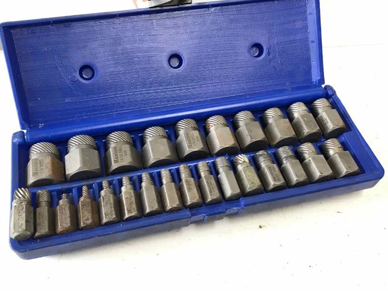 lot 219 image: Hanson Extractor Set (26 Pcs.)