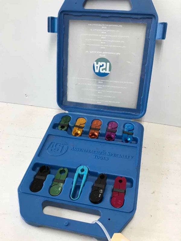 lot 224 image: Assenmacher 8110 Line Disconnect Tool Set (10Pc.)