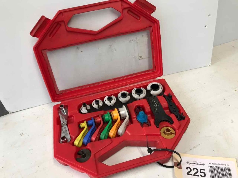 lot 225 image: Matco Tools MDS399 Master Disconnect Set