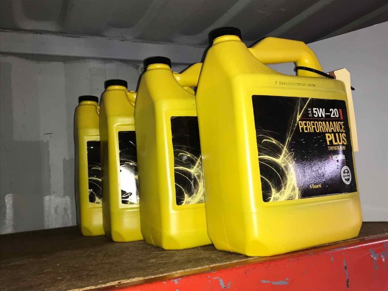 lot 235 image: (4 Jugs) Performance Plus Synthetic Blend Oil SAE 5W-20