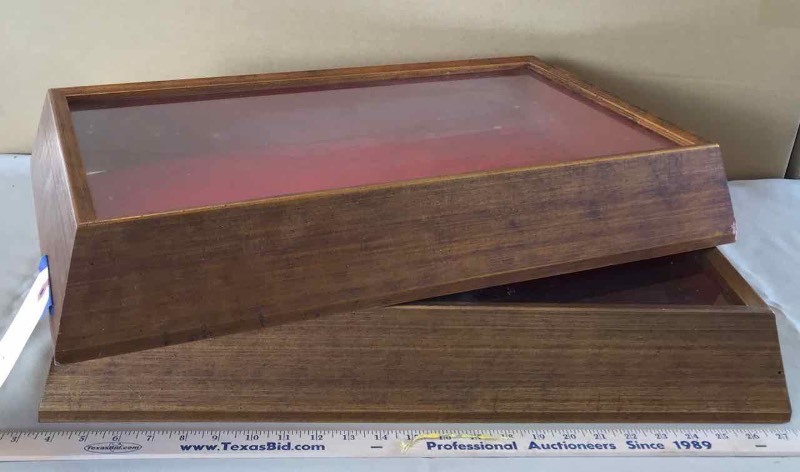 lot 263 image: (2) Display Cases