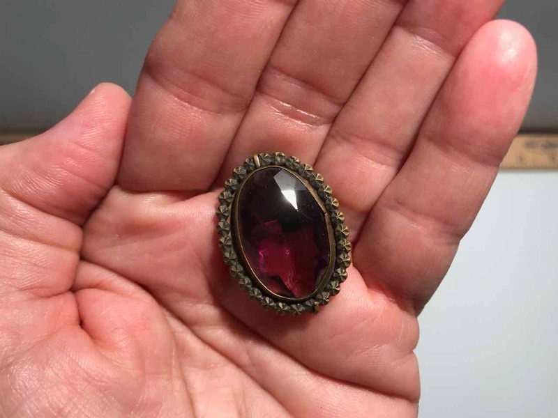 lot 305 image: Hat Pin Oval Face with Purple Stone
