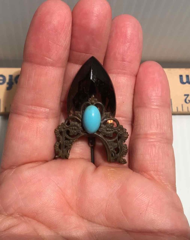 lot 307 image: Hat Pin Big Purple Stone, Filigree Metal, Little Blue Stone