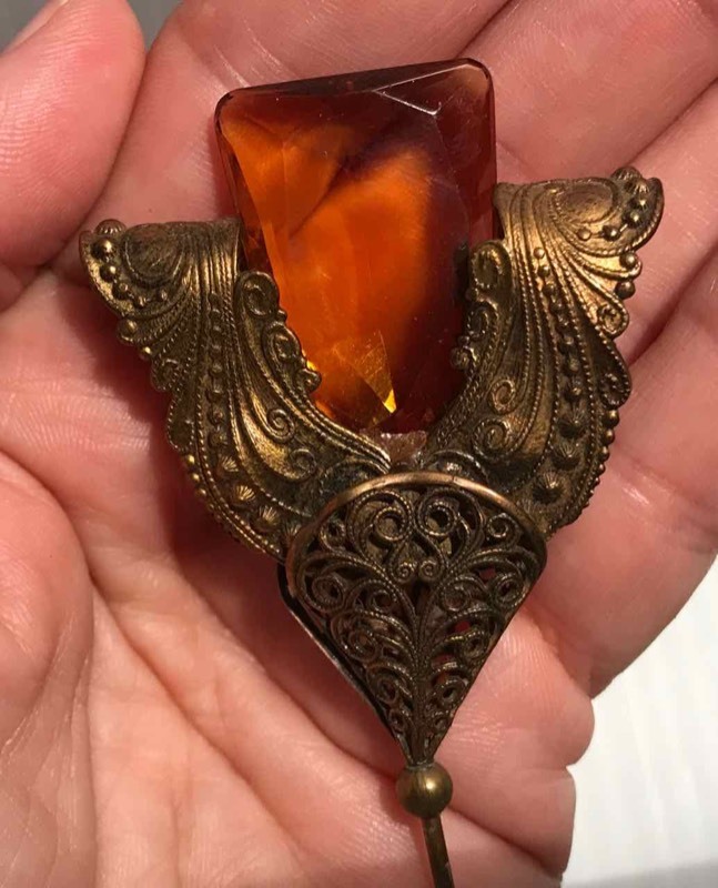lot 310 image: Hat Pin Metal with Rectangular Gold Colored Stone