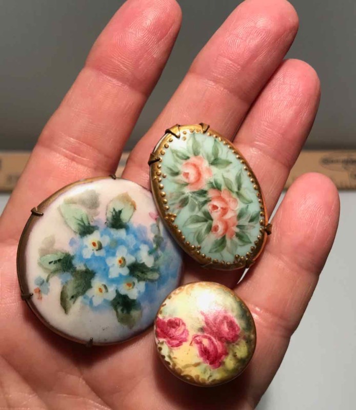 lot 311 image: (3) Hat Pins Painted Porcelain (flowers)