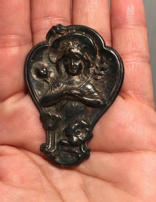 lot 318 image: Hat Pin Pressed, Silver Plated, Lady with Flowers