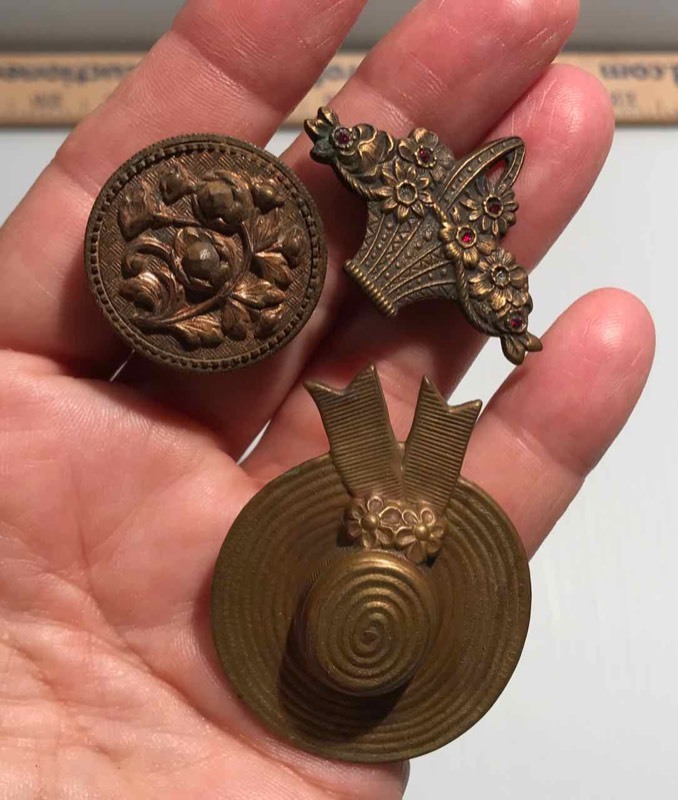 lot 326 image: (3) Hat Pins Flower Basket, Hat, Flowers