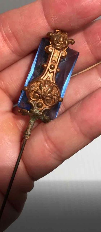 lot 336 image: Hat Pin Rectangular Blue Stone with Metal Clasp