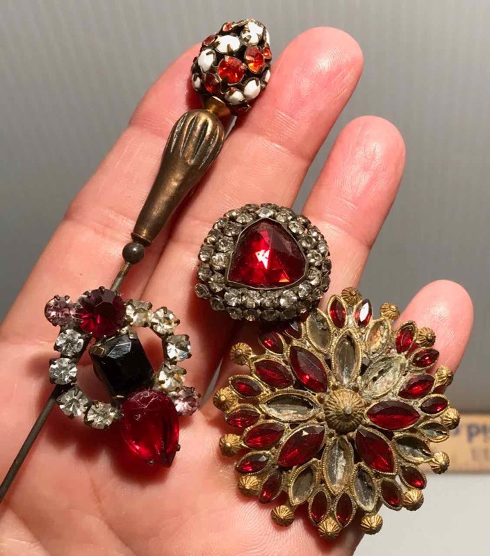 lot 340 image: (4) Hat Pin RedOther Color Stones