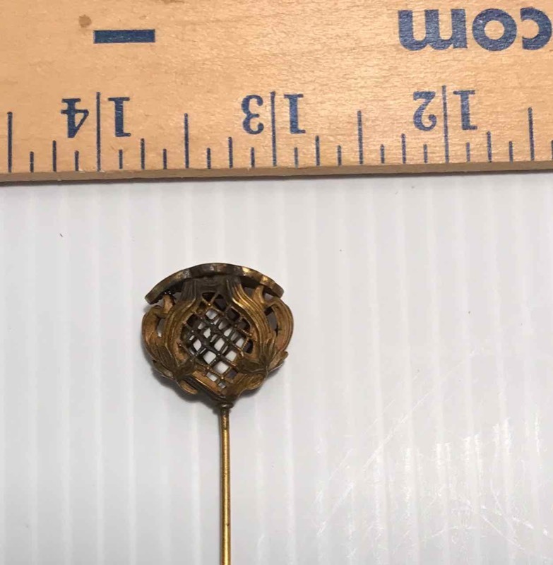 lot 349 image: Hat Pin Gold In Color, for monogram (blank)