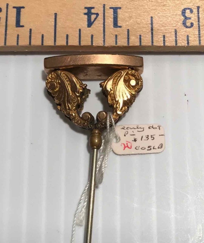 lot 354 image: Hat Pin Early, Gold in color, for monogram (blank)