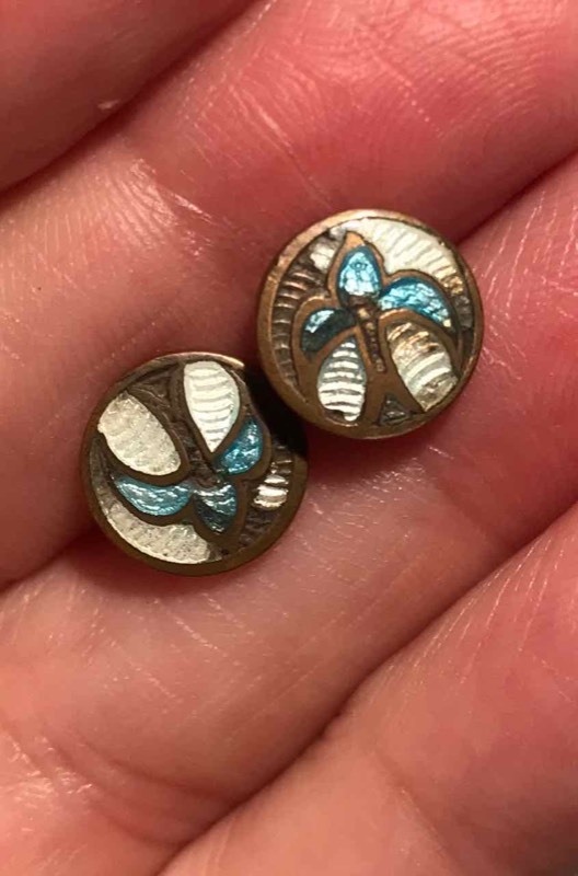 lot 359 image: (2) Hat Pins Inlaid, Blue Bird
