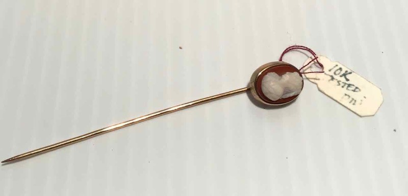 lot 370 image: HatLapel Pin Cameo (10K Tested)