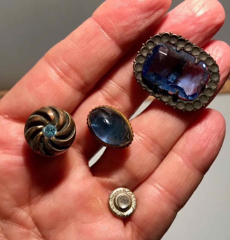 lot 380 image: (4) Hat Pins Blue Stones