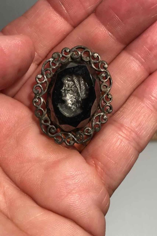 lot 382 image: Hat Pin Etched Black Stone with Image of Lady