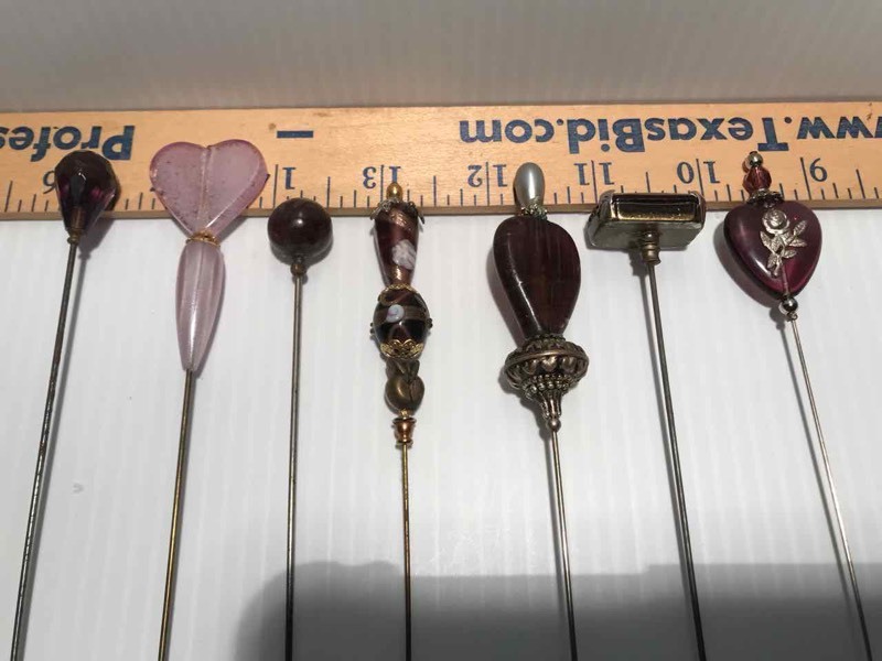 lot 409 image: (7) Hat Pins Purple, Assorted