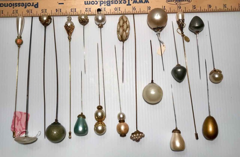 lot 415 image: (19) Hat Pins Pearlized