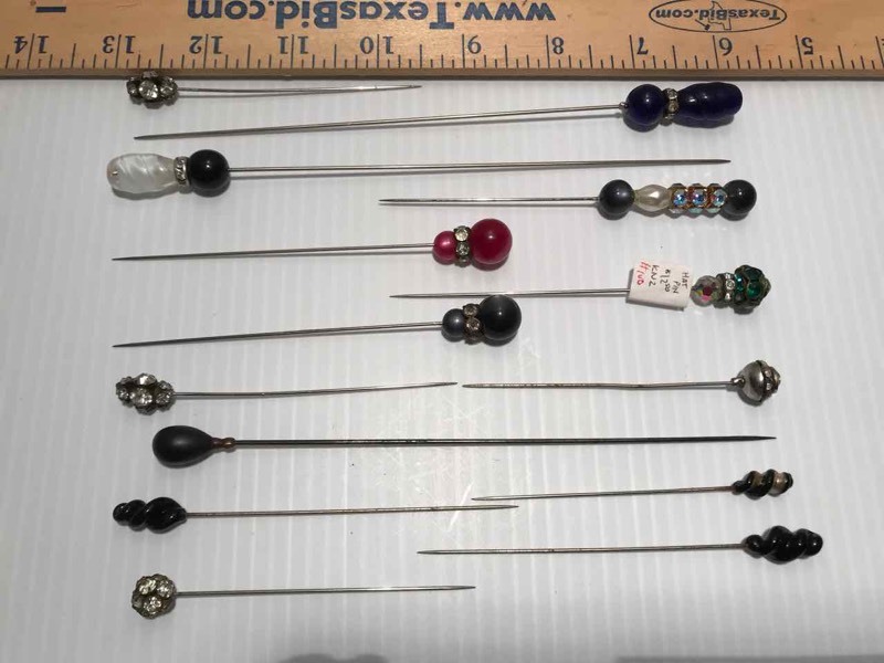 lot 429 image: Asst. Hat Pins