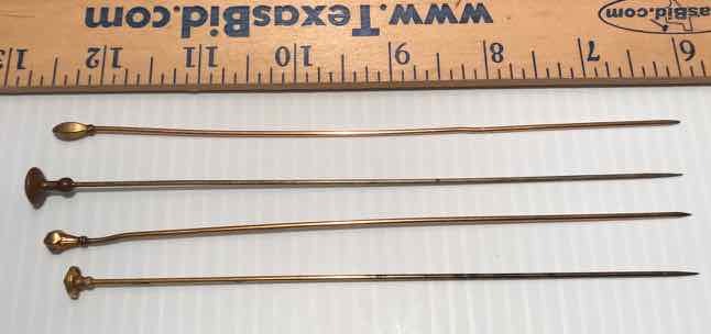 lot 437 image: (5) Hat Pins Gold in Color (gold top)