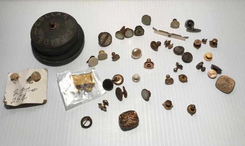 lot 458 image: Collar & Cuff Buttons, Tie Tacks, Collar Button Lidded Jar, Etc.