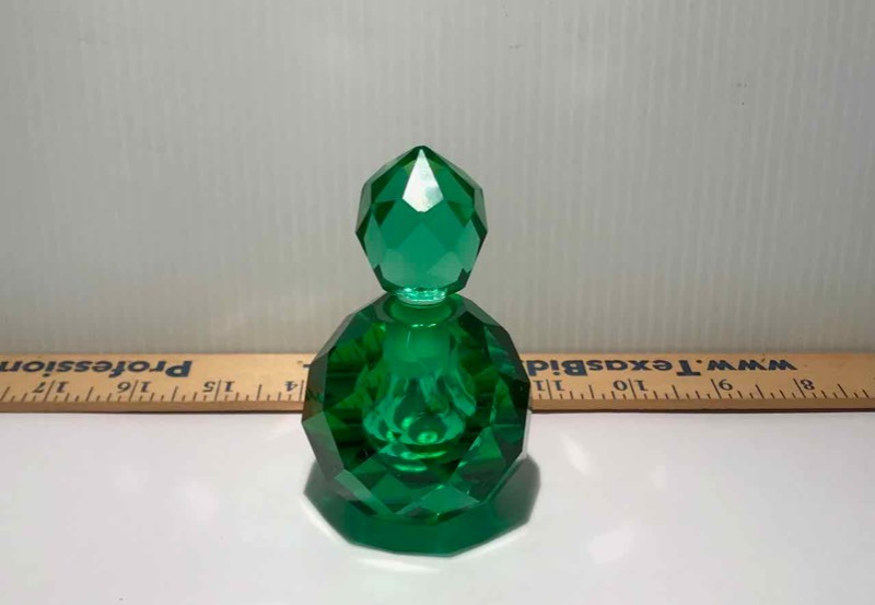 lot 449 image: Crystal Perfume Bottle with Stopper  Green, Faceted