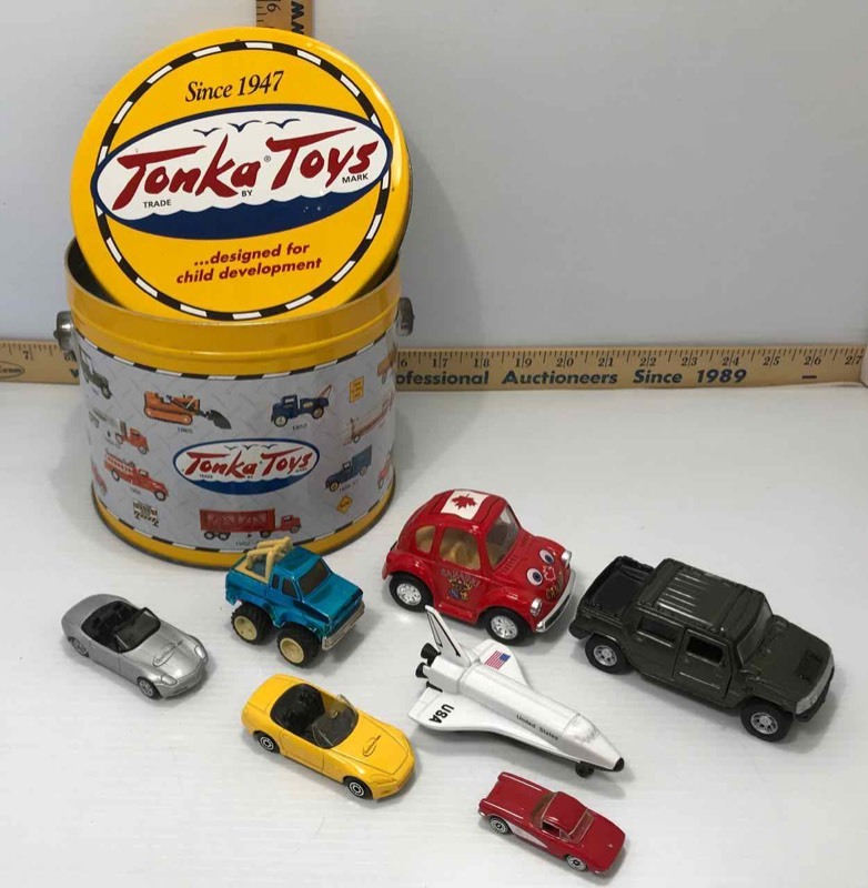 lot 554 image: Tonka Toy Pail & Assorted Small Toy Cars