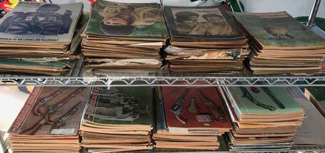lot 571 image: Old Magazines American Rifleman (mostly, from the 60s) & Other Asst. Mags