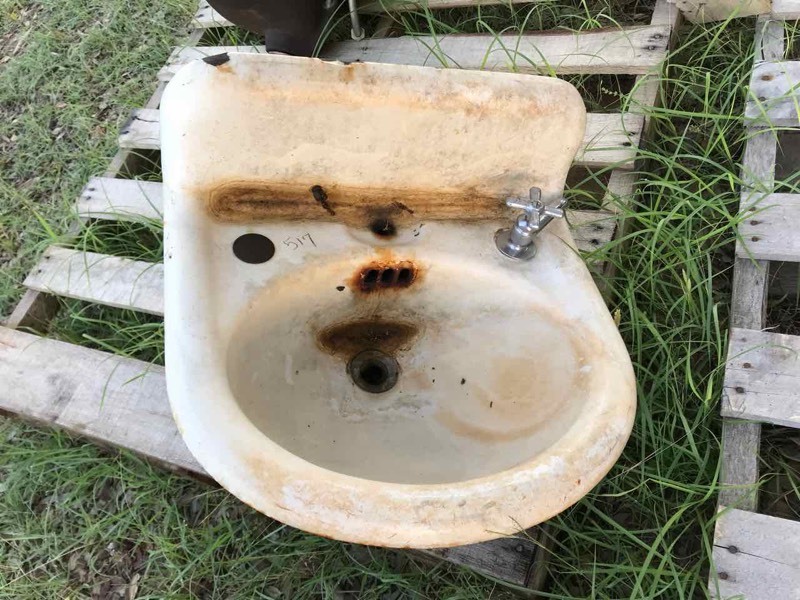 lot 517 image: AntiqueVintage Sink, Cast Iron Enamel Single