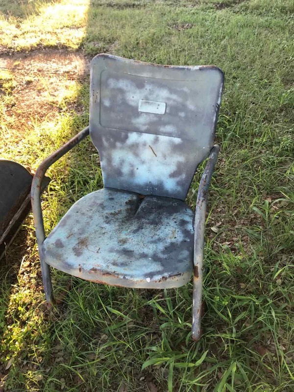 lot 525 image: Vintage Metal Patio Chair (single)