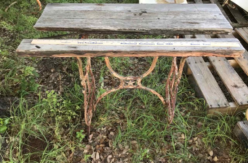 lot 527 image: Antique Sewing Machine Base (cast iron, 5-pt star)