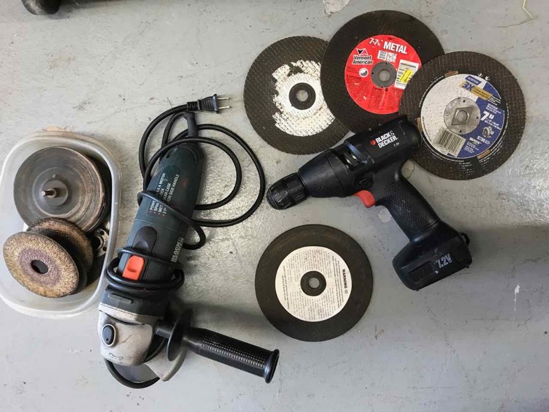 lot 637 image: Black & Decker Cordless Drill (no charger) & Cut-Off Tool