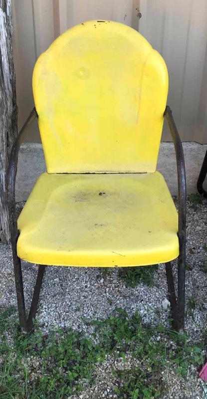 lot 643 image: Vintage Metal Lawn Chair (painted yellow)