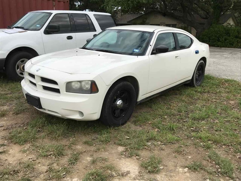 lot 702 image: 2010 White Dodge Charger police vehicle (2B3AA4CV7AH113622) odometer shows 117918