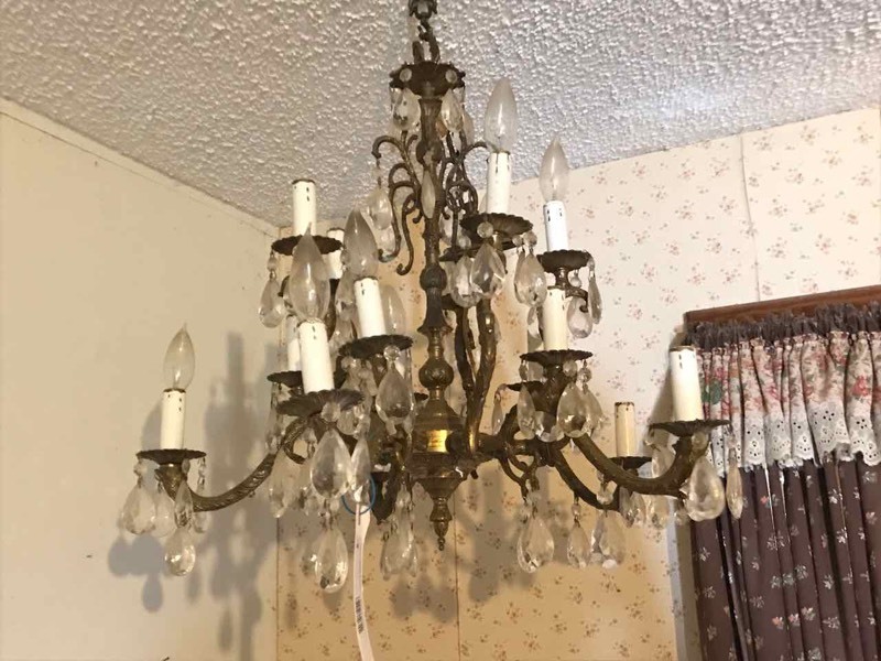 lot 1 image: Upstairs Chandelier with Glass Crystals