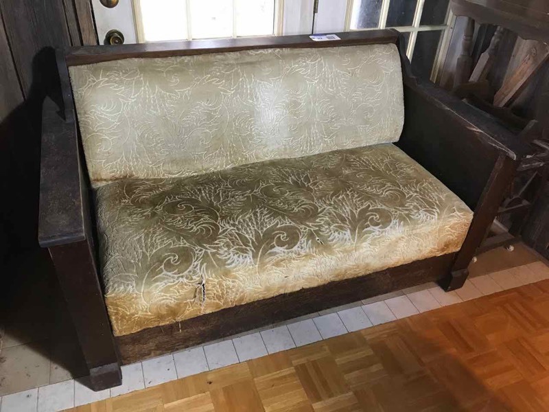 lot 22 image: Living Room Antique Oak Love SeatHide-A-Bed (Heavy)