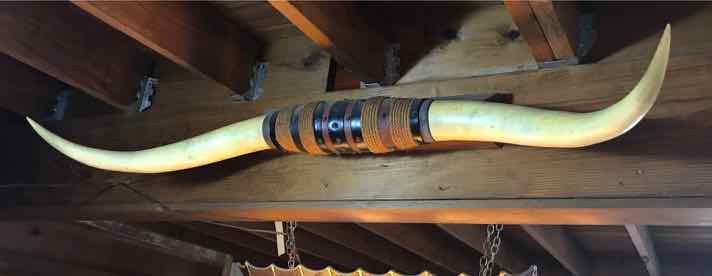 lot 32 image: Living Room Steer Horns