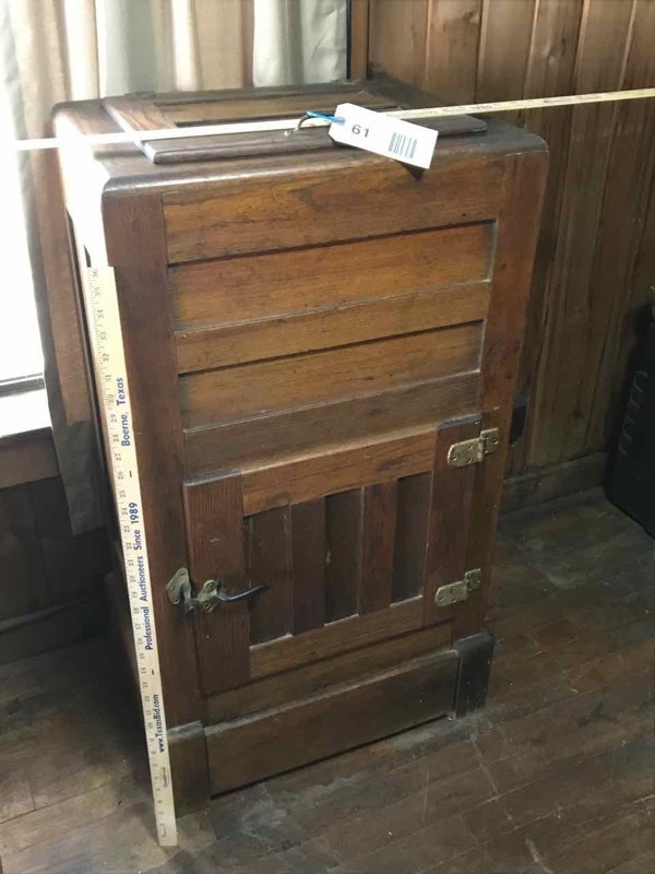 lot 61 image: Front Room Small Antique Oak Ice Box