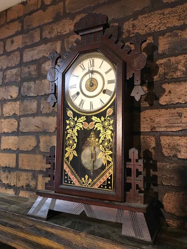 lot 72 image: Kitchen Antique Mantle Clock, Ornate